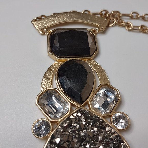 Gold Tone Metal And Plastic Large Pendant Necklace Adjustable 34.5 To 38 Inches - Picture 3 of 11